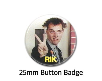 Badge Rik Mayall les jeunes 25 mm