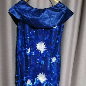 Robe courte bleue avec séquences argentées/bleues - Disponible au Royaume-Uni, tailles 10 et 12