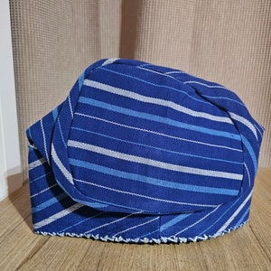 Nieuwe koningsblauwe Nigeriaanse pet voor heren/Fila in Aso Oke. Bijpassende gele is beschikbaar voor dames