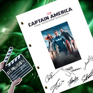 Op de afbeelding: Een witte scriptpagina met de titel "Captain America: The Winter Soldier" en een foto van Captain America, Black Widow en de Winter Soldier. De pagina is gesigneerd door verschillende mensen, waaronder "Chris Evans", "Scarlett Johansson" en "Anthony Mackie".