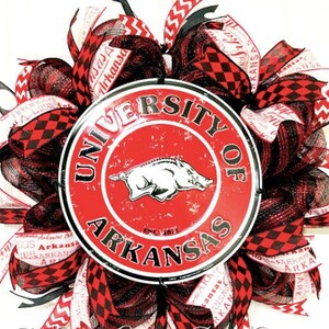 Anpassad krans från University of Arkansas, tillverkad på beställning – bilden är bara ett exempel