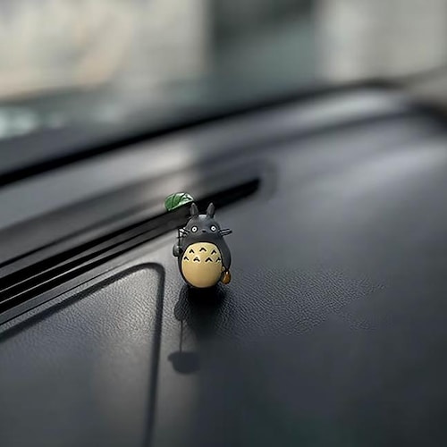 Totor Figurine with Leaf Umbrella - Decorative Miniature