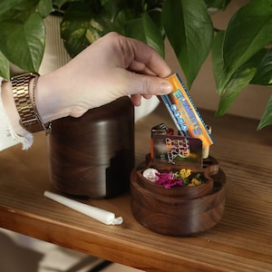 Kush Capsule Ultimate Rolling Jar w/ Magnetic Twist Closure