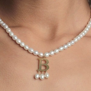 Collier personnalisé de perles d'eau douce avec lettre initiale en or, collier lettre B personnalisé Anne Boleyn, collier fantaisie, cadeau pour elle
