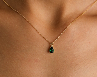 Collier Emerald Chocker Perlé, Petit Pendentif Émeraude Rempli d’Or, Collier Émeraude Verte, Cadeau Pour Elle, Cadeau de Fête des Mères