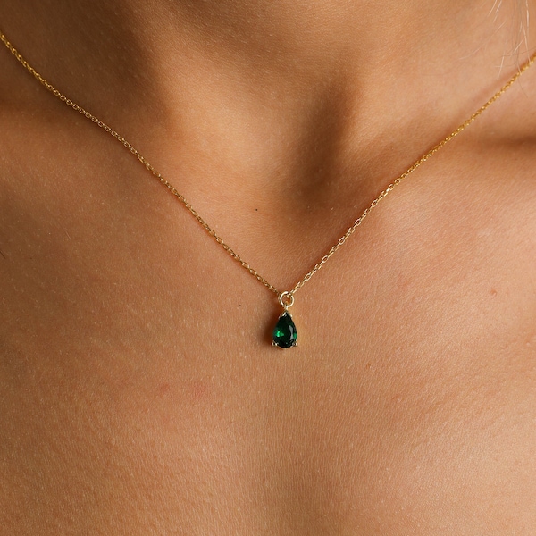 Collier Emerald Chocker Perlé, Petit Pendentif Émeraude Rempli d’Or, Collier Émeraude Verte, Cadeau Pour Elle, Cadeau de Fête des Mères