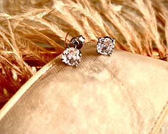 CZ Diamond Stud Pendientes 4 mm April Birthstone Moissanite Lab Stud Pendientes de diamantes Pendientes de cristal Pendientes de diamantes pequeños Regalo para ella