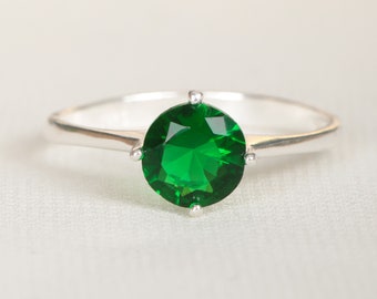 Emerald Green Dainty Ring For Women Engagement Ring Emerald Ring Green Emerald Solitaire Ring Sterling Silver Dainty Ring