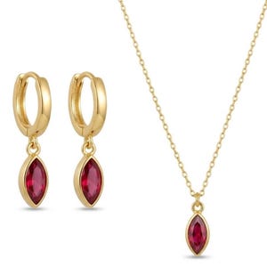 Sierlijke marquise geslepen robijnrode zirkoon sieradenset: sterlingzilveren ketting en oorbellen