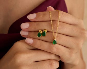 Conjunto de collar y aretes con esmeralda: delicado conjunto de joyas en plata de ley con la piedra de nacimiento de mayo.