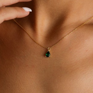 Emerald Green Necklace, May Birthstone Pendant, Gold Filled Emerald Necklace, Tiny Silver Teardrop Emerald Choker Necklace zdjęcie 3