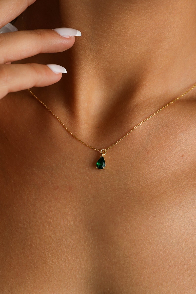 Smaragdgroene ketting, mei geboortesteen hanger, goud gevulde smaragdgroene ketting, kleine zilveren Teardrop Emerald choker ketting afbeelding 3