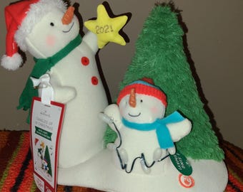 NEW Hallmark 2021 Jingle Pals Snowman “Tangled Up In Christmas”