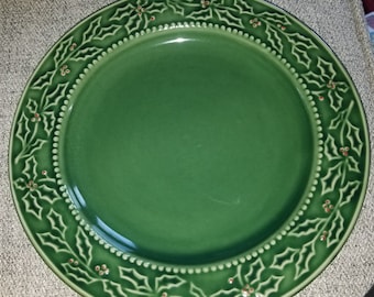 Set Of 4 Hampton At Home CHRISTMAS BERRIES Green Salad Plates 8.5”