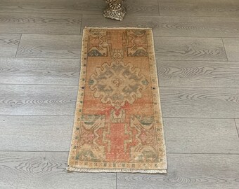 Bohemian rug 1.4 ft x 2.3 ft AC 2247 Vintage handmade rug Turkish rug small Home decor Carpet Oriental rug Bathmat rug Antique rug