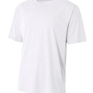 Puede incluir: Una camiseta blanca lisa de manga corta y cuello redondo.