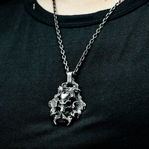 Placa de identificación con cabeza de cabra satánica - Collar de plata gótico oscuro
