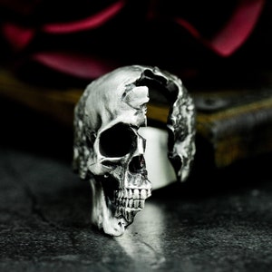 Broken Half Face Skull Silver Ring - Unique Men&#39;s Skull Gift Ring - Damaged Classic Skull Gothic Ring