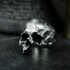 Broken Skull 925 Silver Ring - Battle Damaged Skull Ring - Corroded Skull Ring - Unique Men&#39;s Biker Skull Ring