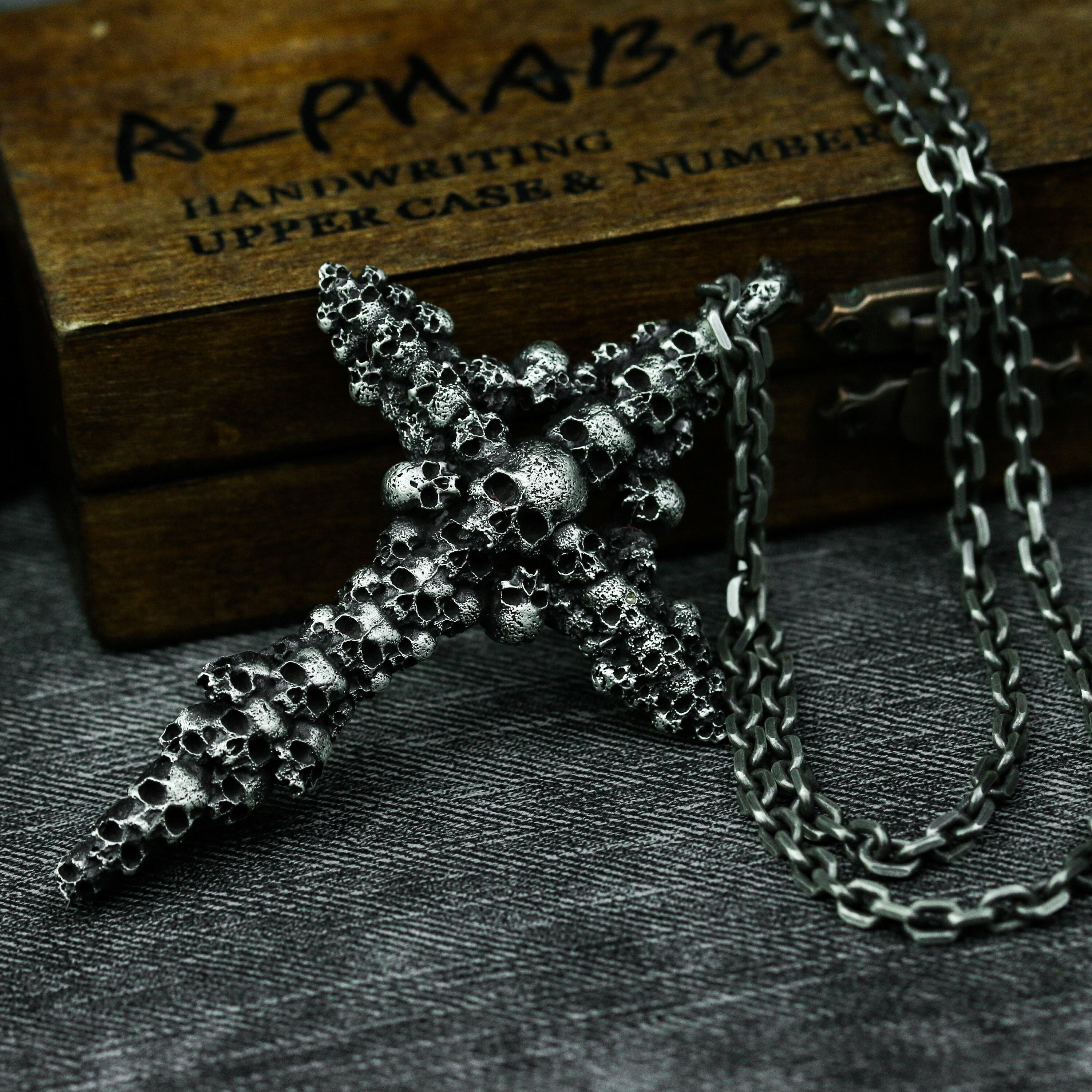Ozzy cross necklace - Etsy 日本