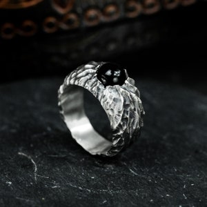 Rock inlaid gemstone unique silver ring - Black agate hammered men&#39;s ring - Creative design gemstone simple ring