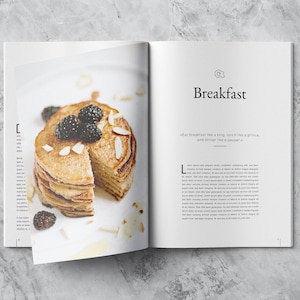 This mockup of a spread shows the food category "Breakfast" with a picture of a pancake tower, introduction text and a handy quotation.