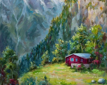 Op de afbeelding: Een schilderij van een rood huisje dat in een bergdal ligt. Het huisje heeft een groen dak en is omringd door weelderige groene bomen. Een houten pad leidt naar het huisje, en er zijn grote rotsen verspreid over de scène. De lucht is zacht roze en blauw.