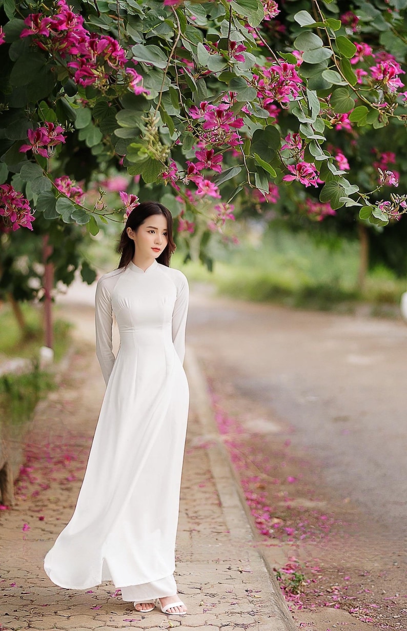 Vietnamese silk white dress áo dài trắng trơn dài tay Ao dai white ,Ao Dai for Girls,Ao Dai for Women, Ao Dai Going To School image 2