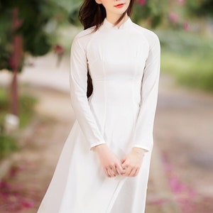 Robe vietnamienne blanche en soie áo dài trắng trn dài tay Ao dai blanc, Ao Dai pour filles, Ao Dai pour femmes, Ao Dai Going To School image 1