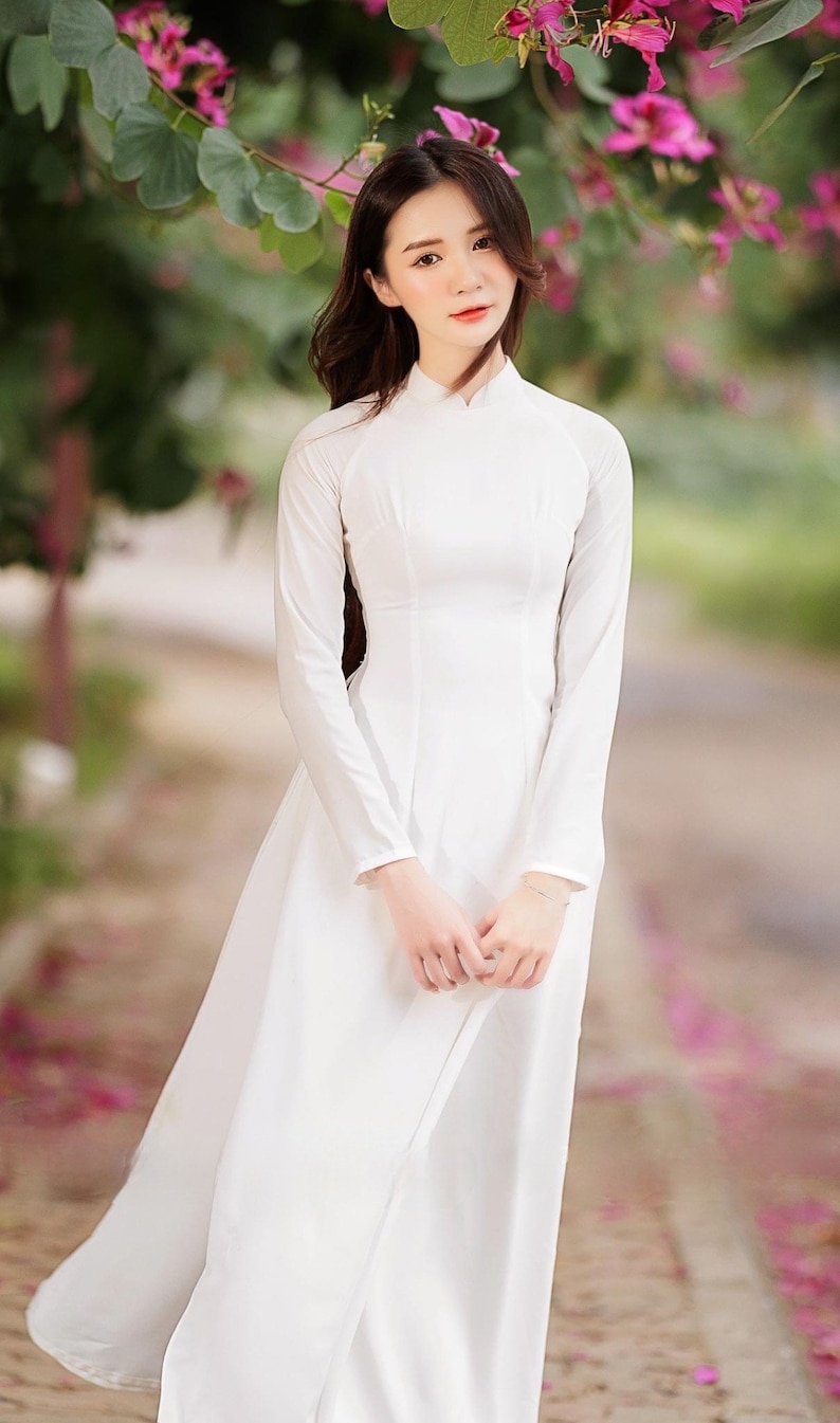 Vietnamese silk white dress áo dài trắng trơn dài tay Ao dai white ,Ao Dai for Girls,Ao Dai for Women, Ao Dai Going To School image 1