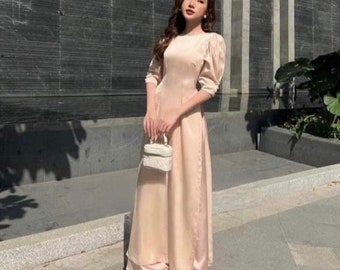 Belle soie vietnamienne Ao dai (áo dài cách tân trắng thêu), Pour mariage, Ao Dai pour filles, Ao Dai pour femmes, Ao Dai Viet Nam