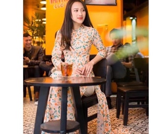 Robe en soie vietnamienne orange belle (áo dài cam hoa nhí ), Ao Dai vietnamien pour femmes, Ao Dai pour filles, Ao Dai Tet Viet Nam