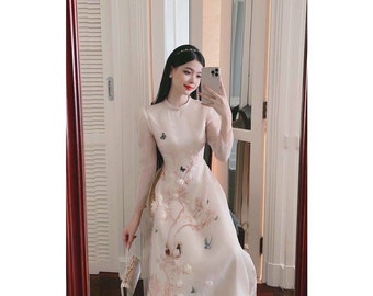 Robe traditionnelle vietnamienne en soie fleurie Ao dai thêu ( áo dài truyền thống ), Ao Dai pour les filles, Ao Dai pour les femmes, Ao Dai Tet