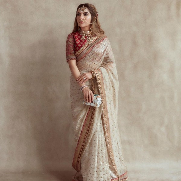 Beige Farbe Sabyasachi Designer Hochzeit Saree mit individuell genähter Bluse, Sabyasachi Saree Hochzeit Saree Diwali saree Bollywood saree