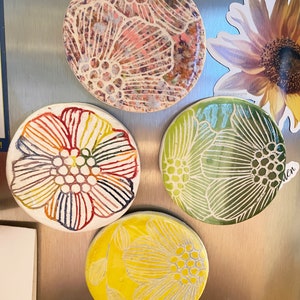 Set of 4 Ceramics Floral Handmade Magnets, Fridge Magnet, Clay, Flowers, Colorful image 3
