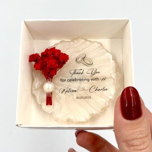 Personalized Epoxy Magnet Wedding Favors: Dried Flower Keepsake
