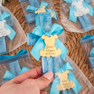 Gepersonaliseerde doopkruis magneet gunst, doopcadeau voor meisje en jongen, eerste communie partij gunst, Mi Bautizo, handgemaakt epoxy kruis