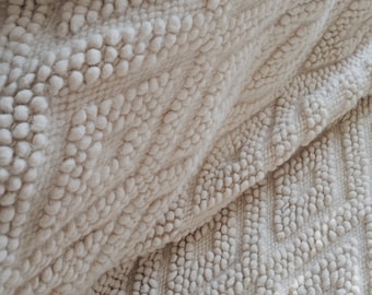 Große handgewebte weiße (elfenbeinfarbene) Wolldecke, Teppich, Teppich. Hergestellt mit traditionellen ukrainischen Webtechniken. 100 % Schafwolle