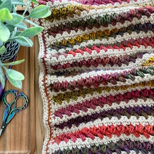 Modèle de couverture au crochet Goldie : jeté bicolore (Modèle PDF)