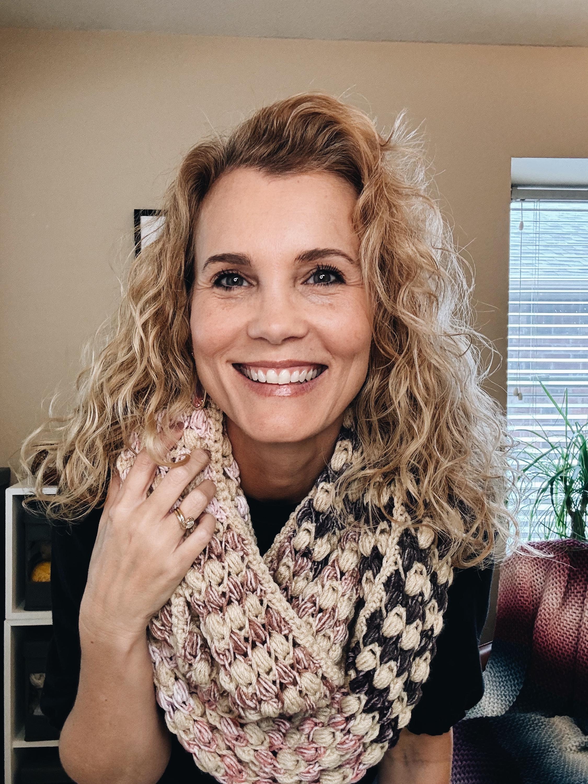 39 Crochet Scarf Ideas: Stylish Patterns for Skinny, Chunky, Cowl, and Wrap Looks 39 Tunisian Crochet Infinity Scarf
