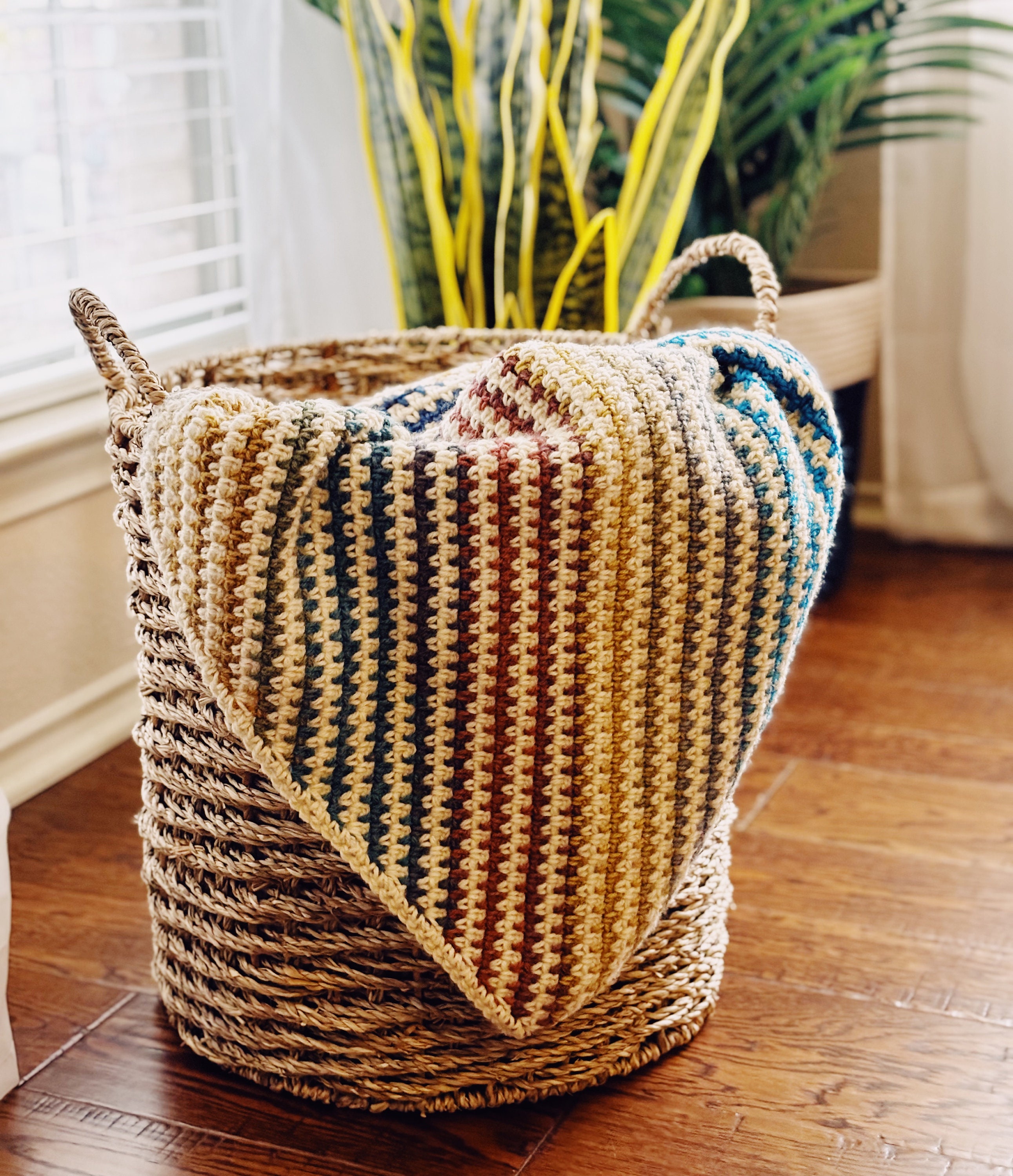 ストライプ模様のコーナートゥコーナーかぎ針編みブランケットパターン