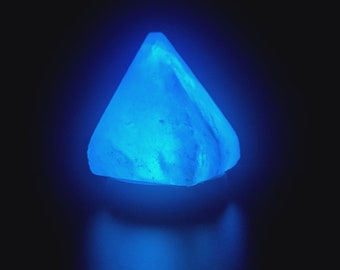 Lampe pyramide à changement de couleur en cristal de sel de l'Himalaya, lampe pyramide faite à la main avec USB, lampe de guérison en cristal, cadeau, décoration d'intérieur