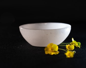 Selenite Crystal Bowl - Round Crystal Cleansing Charging Bowl Selenite Polished Home Gifts