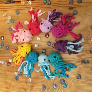 Grand Porte-clés méduse fait main au crochet | Porte-clés pieuvre mignone Kawaii | poulpe amigurumi fait main au crochet |