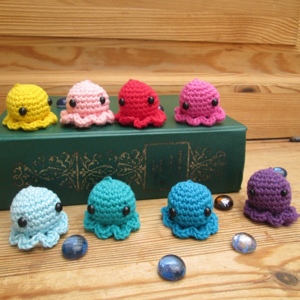 Mini Porte-clés poulpe fait main au crochet, Porte-clés octopus Kawaii,  Mignones pieuvre amigurumi fait main au crochet.