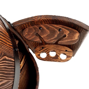 Fassbar aus Holz with LED Rollen, Barschrank, Weinregal Fass | Spirituosenschrank Rustikale Hausbar | Mobiler Barwagen | Geschenk für Männer image 15