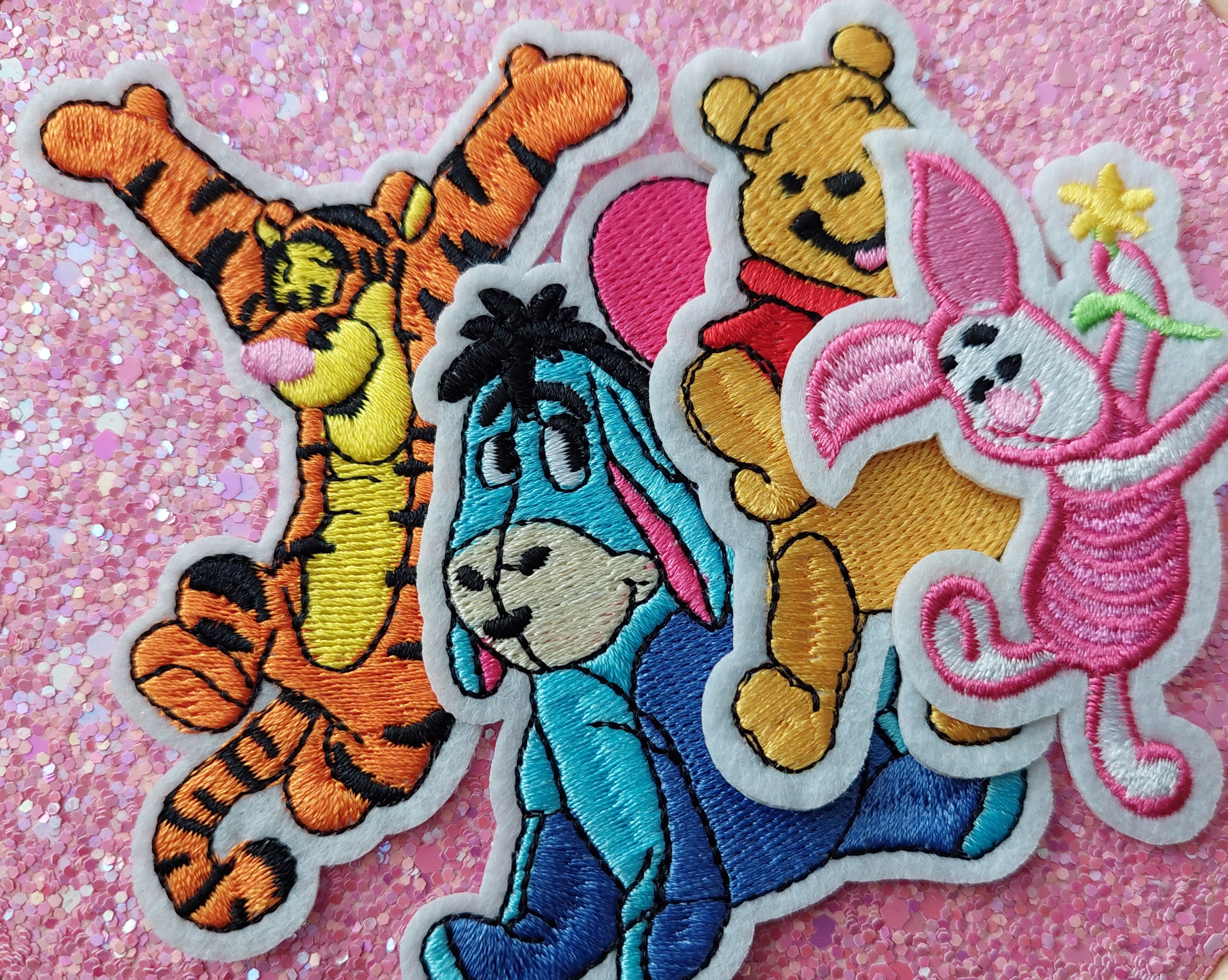 Iron on patches - WINNIE THE POOH HEART Disney - pink - 6,2x6,1cm -  Application Embroided badges