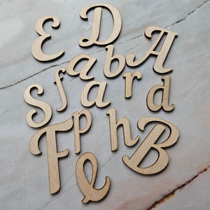 Letras de madera, alfabeto en blanco, letras de madera de abedul cortadas con láser en diferentes tamaños