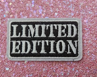 Toppa termoadesiva in edizione limitata - emblema con testo Nero - Bianco