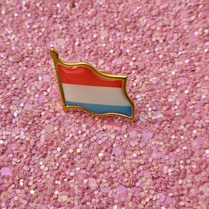 Emaille-Anstecker mit der Flagge Luxemburgs, Anstecker mit der Flagge Luxemburgs, hochwertige Anstecknadel aus Metall und Emaille mit der Flagge Luxemburgs